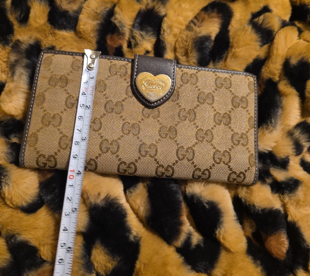 Gucci Beige/Brown GG Canvas Wallet with Gold Heart Closure - Picture 12 of 12